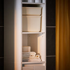 Colonne de salle de bain avec panier à linge