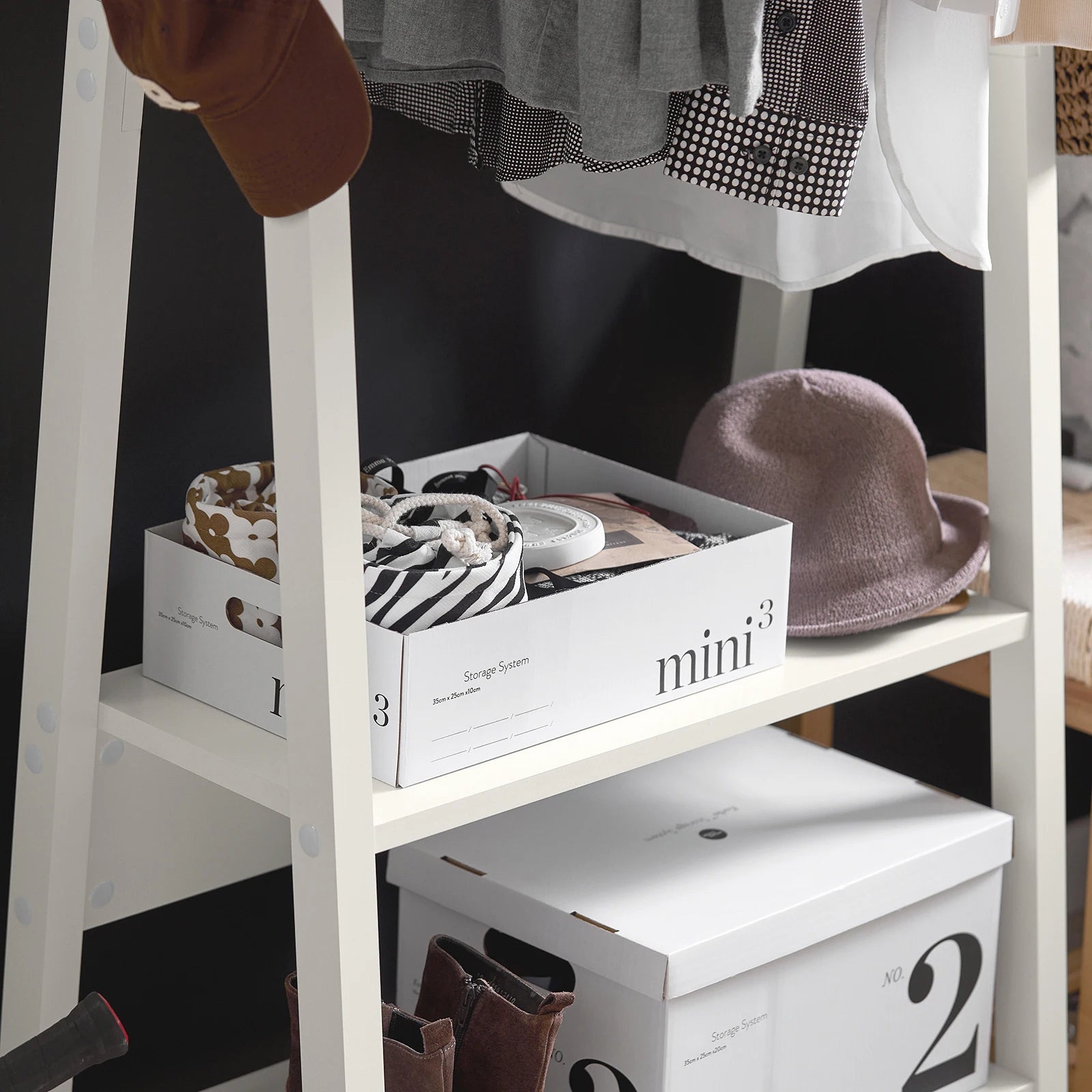 SoBuy FRG59-W dresses stand with 2 shelves, Modern Hanging Bar & Freestanding dresses stand for Bedroom & Hallway White