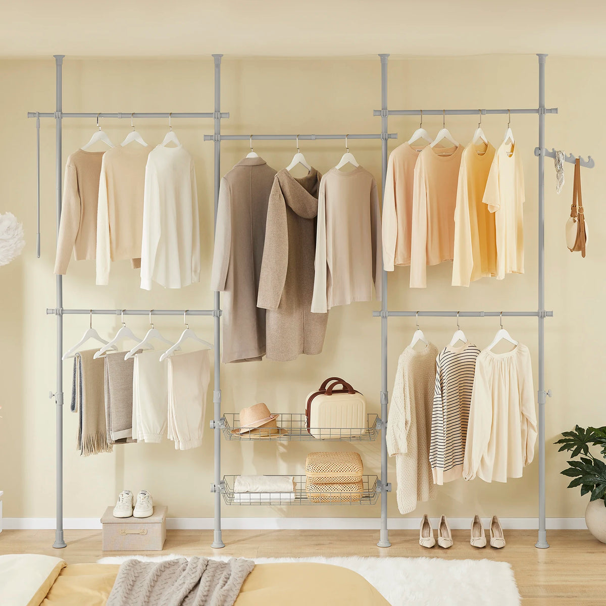 SoBuy KLS04-II Telescopic dresses stand Robust dresses Bar Adjustable Open dresses Cabinet with Storage for Sleeping Cart