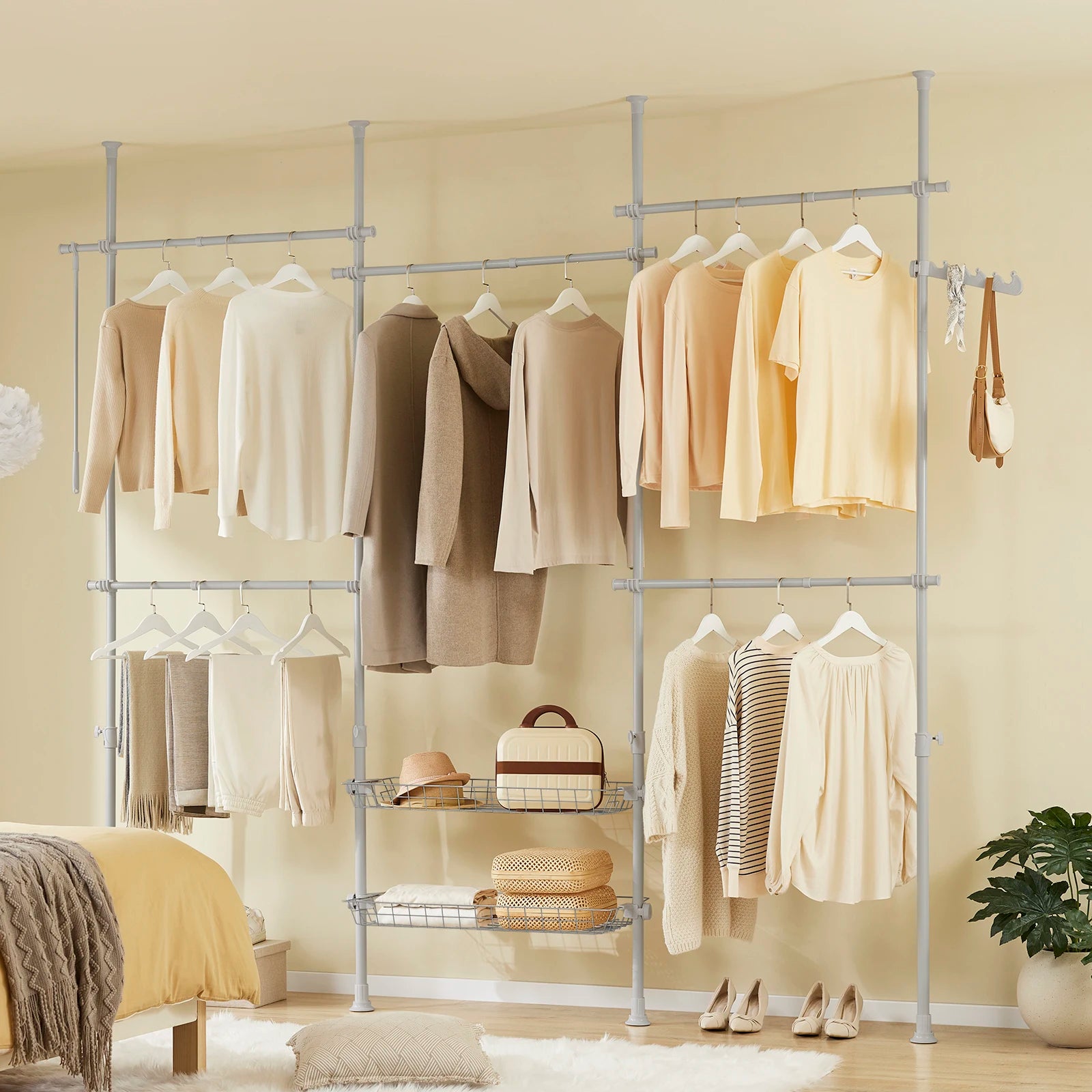 SoBuy KLS04-II Telescopic dresses stand Robust dresses Bar Adjustable Open dresses Cabinet with Storage for Sleeping Cart